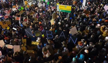 Aumenta la resistencia contra el decreto inmigratorio de Trump
