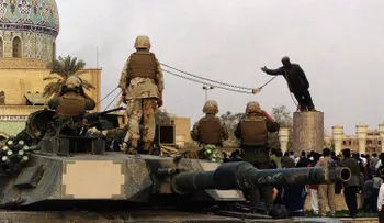 Tony Blair lamenta "errores" en la invasión a Iraq, pero no se arrepiente de haber depuesto a Saddam