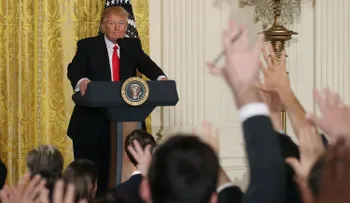 Seguidores de Trump aplauden lo que hizo en su conferencia de prensa