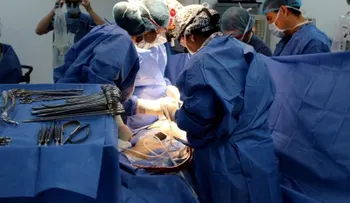 Cirujanos implantan en Colombia corazón artificial a una niña de diez años