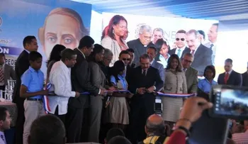 El Presidente Danilo Medina inaugura cinco escuelas en SPM