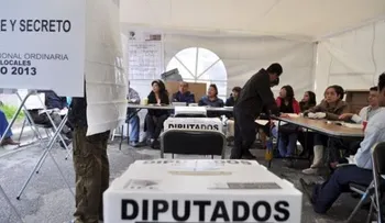 Abren mesas electorales para comicios mexicanos