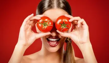 4 remedios con tomate para lucir una piel hermosa!