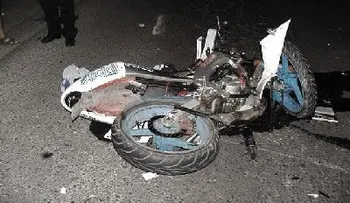 Un muerto y dos heridos en accidente de motocicleta