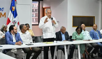 Adultos mayores se reúnen y trazan meta de dar 70 % en votos a Abinader
