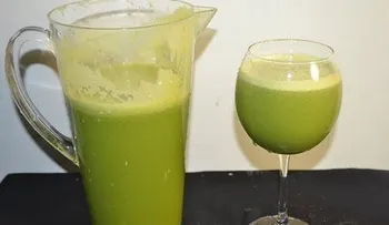 Un jugo de apio para personas que sufren de artritis e inflamaciones