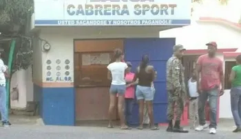 Roban dinero, escopeta y vehículo en banca de lotería