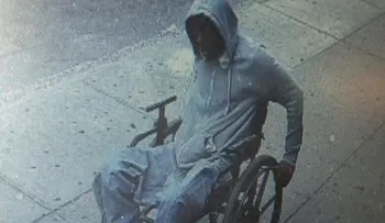 Persiguen hombre en silla de ruedas que robó banco en Nueva York 
