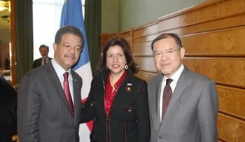 Primera Dama entrega informe de gestión a Gobernador del Banco Central