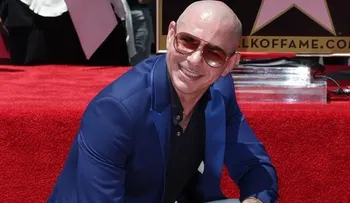 Pitbull desvela su estrella en Hollywood y reivindica a los latinos en EE.UU.