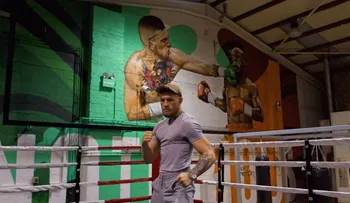 El provocador mural de Conor McGregor sobre la pelea ante Floyd Mayweather