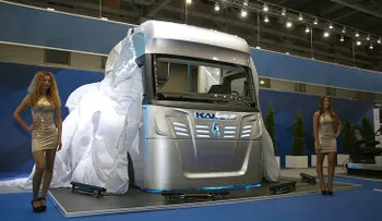 La revolucionaria cabina Transformer del legendario camión ruso KAMAZ (VIDEO)