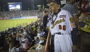 Caos económico azota al béisbol en Venezuela