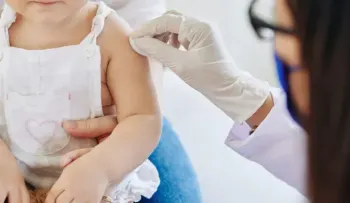 Médicos venezolanos rechazan "insistencia" Gobierno de Nicolás Maduro, en vacunar a niños desde 2 años