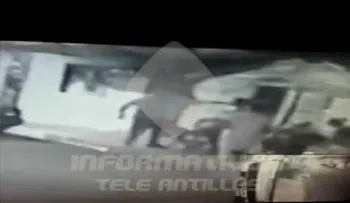 Graban hombre matando expareja en Santiago (VIDEO)