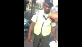 Un agente de AMET agrede a un ciudadano