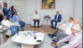 Sindicatos suspenden vigilia tras diálogo con Senado.