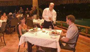 Comer fuera equivale a comer más.