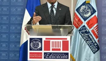 Ministro Andrés Navarro: Labor de los docentes es garante del derecho a la educación