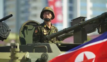 Corea del Norte realiza desfile militar, pero esta vez no exhibe sus misiles