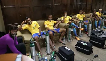 La impactante imagen de Brasil con tanques de oxígeno que Neymar utilizó para criticar la altura de Bolivia