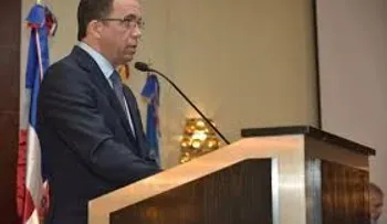 Ministro Andrés Navarro: evaluaciones internacionales dan evidencias de retos a enfrentar en educación