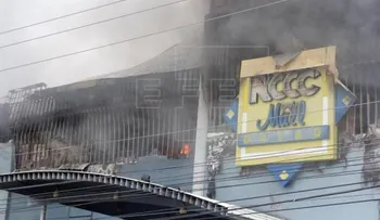  Al menos 37 muertos en incendio en un centro comercial del sur de Filipinas 