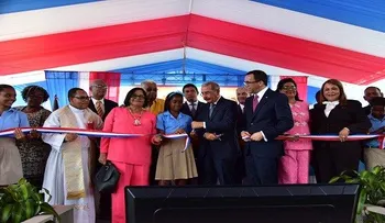 Presidente Danilo Medina junto al Ministro Andrés Navarro entrega un moderno centro educativo de 34 aulas en manoguayabo