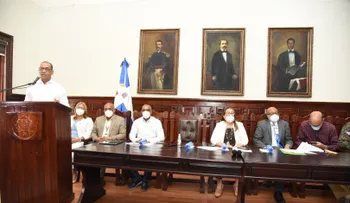 MOPC apoya con equipos y personal al operativo de vacunación en Santiago