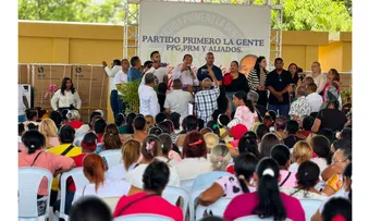 Antonio Marte homenajea a madres de Sabaneta