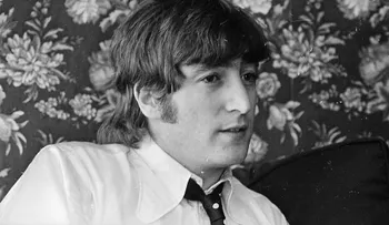 Un mechón de John Lennon se subasta en miles de dólares