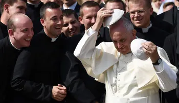El papa Francisco, abierto a la posibilidad de ordenar sacerdotes a hombres casados