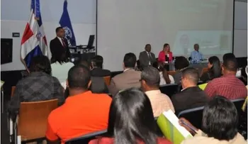 Senasa inicia entrega de carnés a estudiantes de la UASD