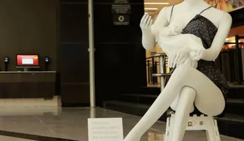 Maniquíes para reivindicar el derecho a la lactancia