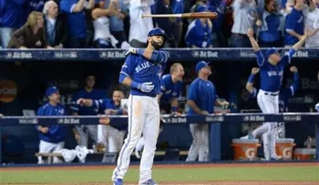Azulejos vencen 6-3 a Texas en un loco quinto juego y avanzan a Serie de Campeonato AL