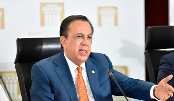 Gobernador Valdez Albizu destaca que el turismo lidera el crecimiento de la economía en 2022