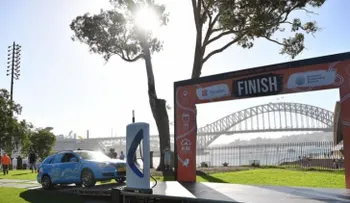 Completan en Australia un viaje de 95.000 kilómetros en coche eléctrico