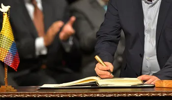 Aprueban participación del partido de las FARC en el Congreso de Colombia