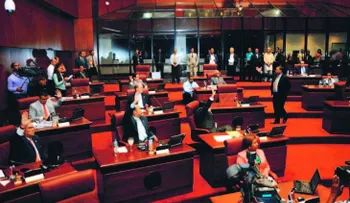 Diputados aprueban Presupuesto 2014 con aumento salario para médicos, agrónomos, policías y militares