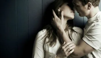 8 actitudes que demuestran que quiere intimar contigo