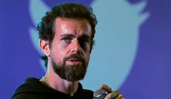 Director de Twitter pide a Trump que "deje a nuestros empleados fuera de esto"