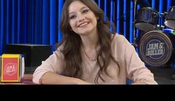 Karol Sevilla aprende a patinar sobre la fama con "Soy Luna"