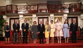 Presidente Medina y ministra entregan la Medalla al Mérito de la Mujer a 14 dominicanas destacadas
