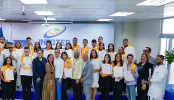 INFOTEP certifica a 36 adolescentes con discapacidad auditiva en diseño de artículos promocionales