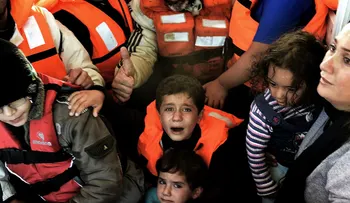 "Seríamos monstruos si no hiciéramos esto": así enfrentan isleños griegos la crisis migratoria
