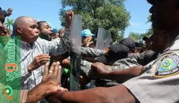 Técnicos de Educación heridos en protesta frente Palacio Nacional