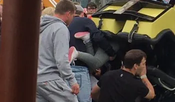 Reino Unido: Coche de una atracción de un parque temático descarrila con 10 personas a bordo
