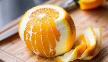 La cáscaras de naranja para reducir el colesterol y combatir el acné
