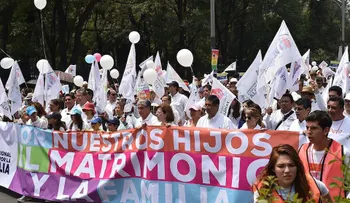 El papa da su apoyo a los grupos que se oponen al matrimonio gay en México