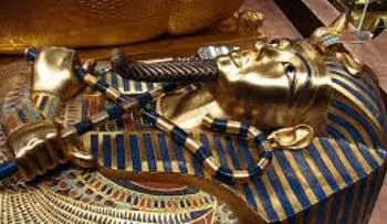 Exploran tumba de Tutankamón en busca de Nefertiti
